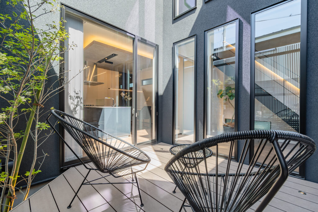 本鵠沼のパティオとLDKの画像2