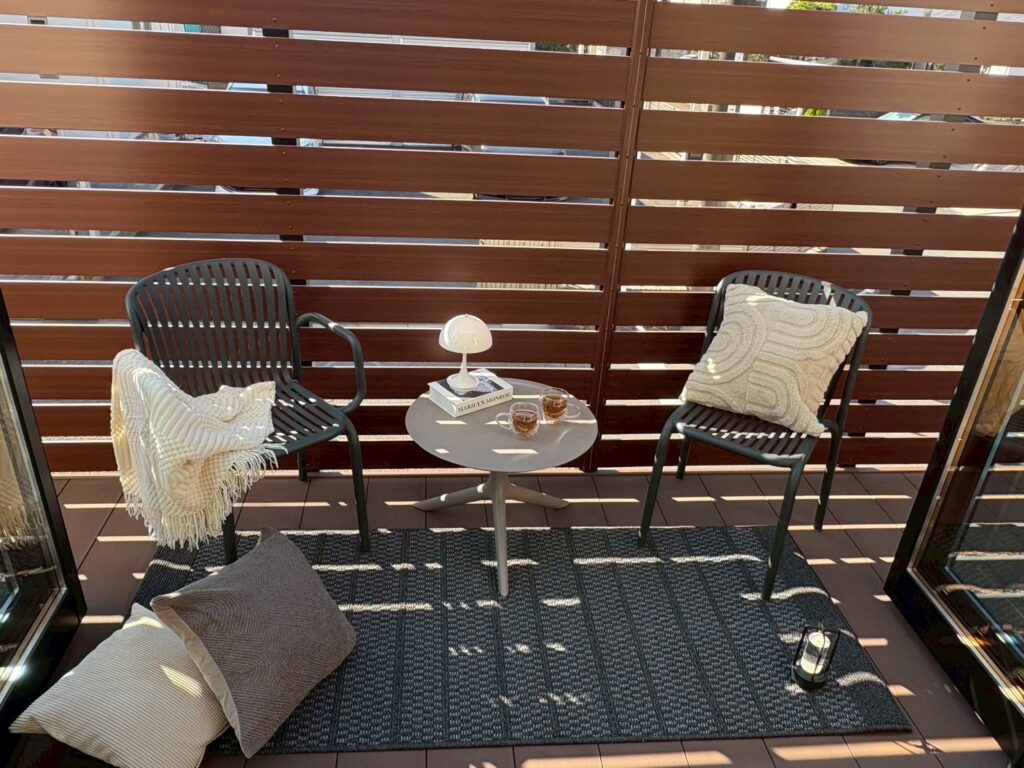 日中のアウトドアリビングの画像